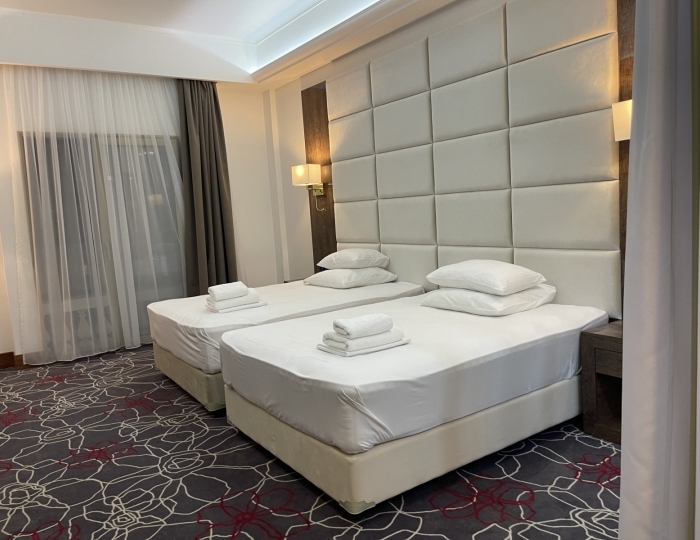 Делюкс 2-местный 1-комнатный делюкс с большим балконом (3,4, 5 этаж) вид город, горы - Отель Гранд Отель Сухум / Grand Hotel Sukhum