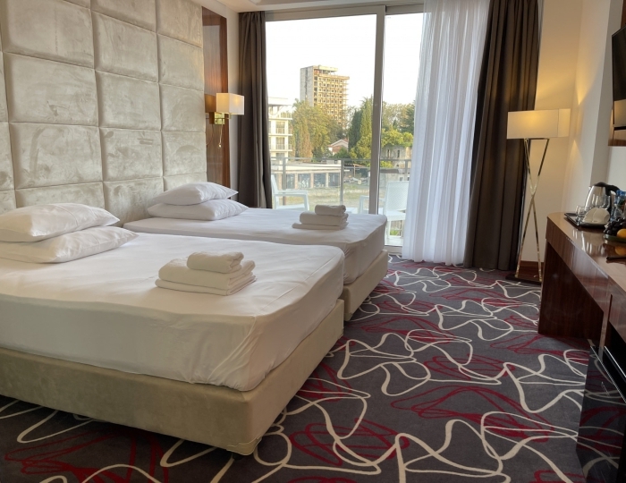 Делюкс 2-местный 1-комнатный делюкс с большим балконом (3,4,5 этаж) вид на море - Отель Гранд Отель Сухум / Grand Hotel Sukhum