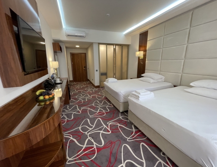 Комфорт 2-местный 1-комнатный комфорт с тремя французскими балконами (2 этаж) вид на город - Отель Гранд Отель Сухум / Grand Hotel Sukhum