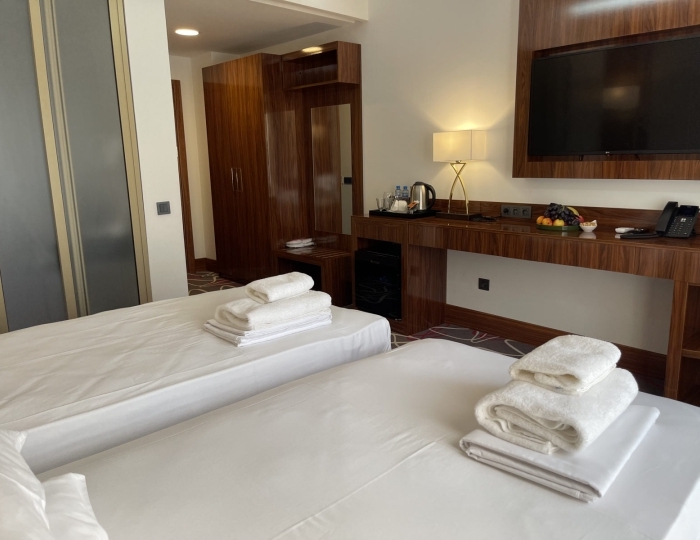 Улучшенный 2-местный 1-комнатный улучшенный с большим балконом и дизайнерской ванной (4 этаж), вид на море - Отель Гранд Отель Сухум / Grand Hotel Sukhum