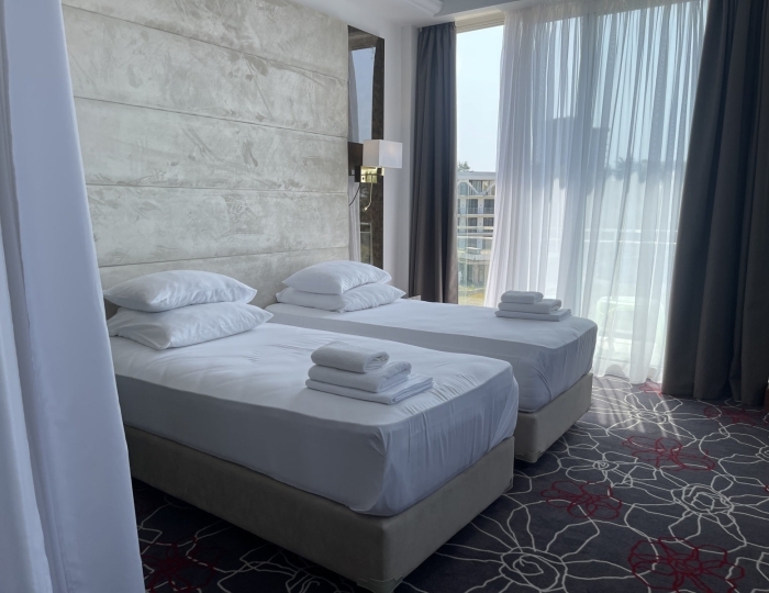 Улучшенный 2-местный 1-комнатный улучшенный большой балкон (2,3 этаж) вид на бассейн - Отель Гранд Отель Сухум / Grand Hotel Sukhum