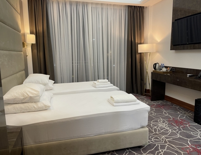 Улучшенный 2-местный 1-комнатный улучшенный большой балкон (2,3 этаж) вид на бассейн - Отель Гранд Отель Сухум / Grand Hotel Sukhum