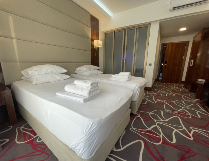 Улучшенный 2-местный 1-комнатный улучшенный большой балкон (2,3 этаж) вид на бассейн - Отель Гранд Отель Сухум / Grand Hotel Sukhum