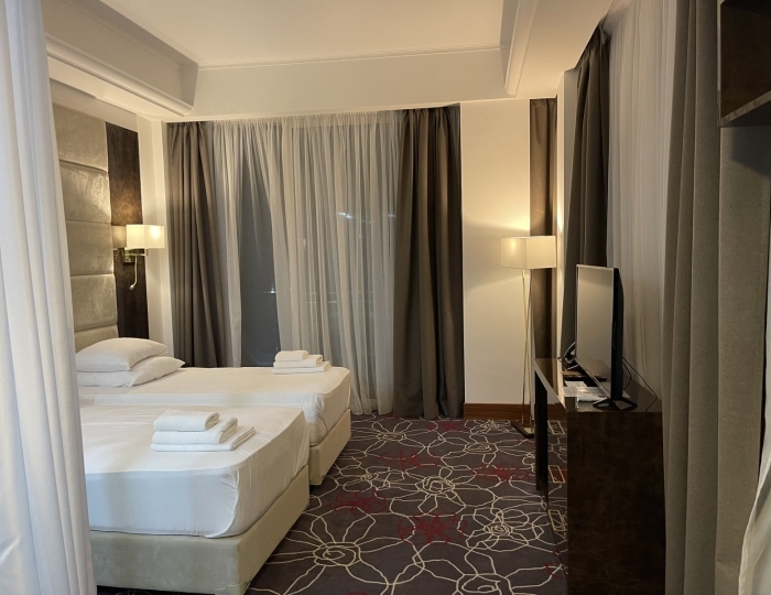 Улучшенный 2-местный 1-комнатный улучшенный угловой панорамный номер с большим балконом (2,3 этаж) вид на море - Отель Гранд Отель Сухум / Grand Hotel Sukhum