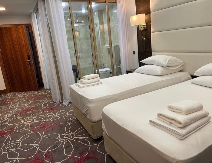 Улучшенный 2-местный 1-комнатный улучшенный угловой панорамный номер с большим балконом (2,3 этаж) вид на море - Отель Гранд Отель Сухум / Grand Hotel Sukhum