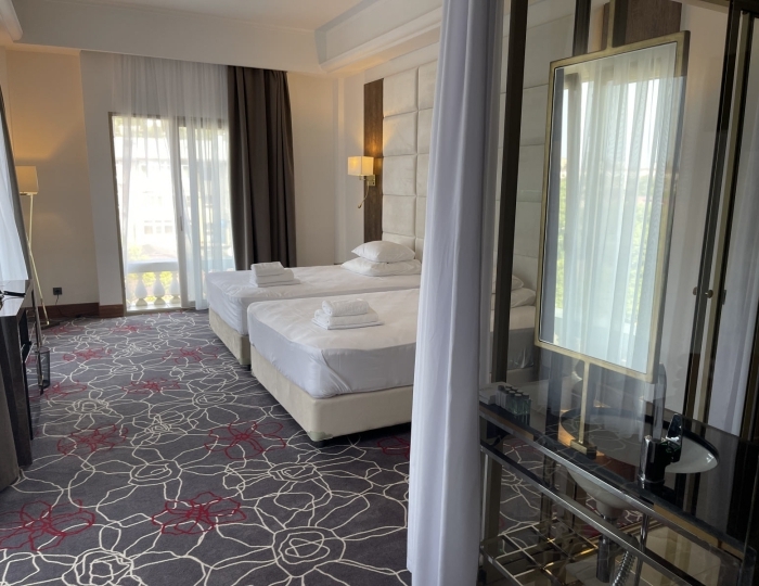 Улучшенный 2-местный 1-комнатный улучшенный угловой панорамный номер с большим балконом (2,3 этаж) вид на море - Отель Гранд Отель Сухум / Grand Hotel Sukhum