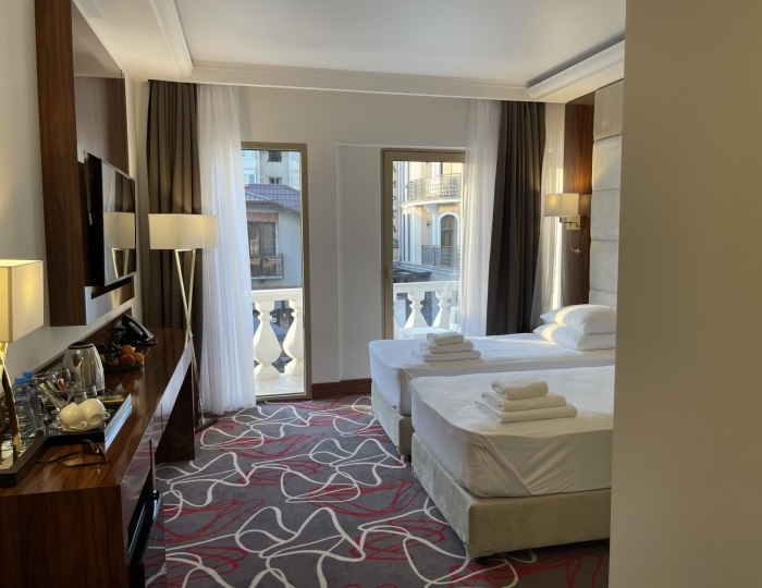 Улучшенный 2-местный 1-комнатный улучшеннный французский балкон (2,3 этаж) - Отель Гранд Отель Сухум / Grand Hotel Sukhum