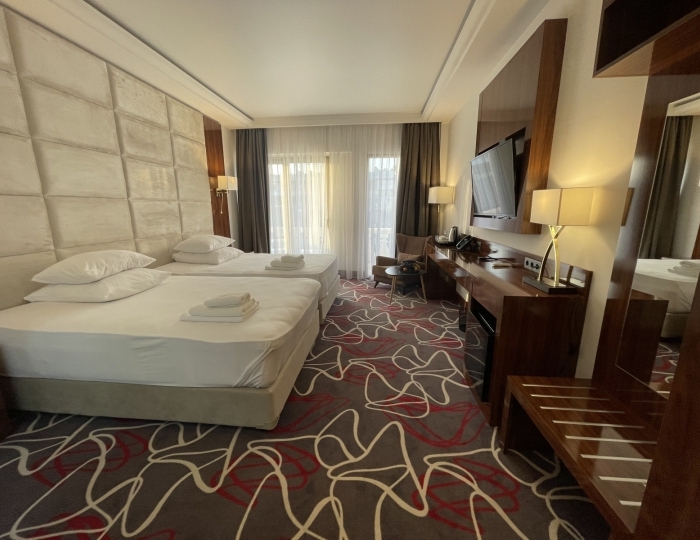 Улучшенный 2-местный 1-комнатный улучшенный угловой номер с французским и большим балконами (2,3,4 этаж) вид (город, море) - Отель Гранд Отель Сухум / Grand Hotel Sukhum