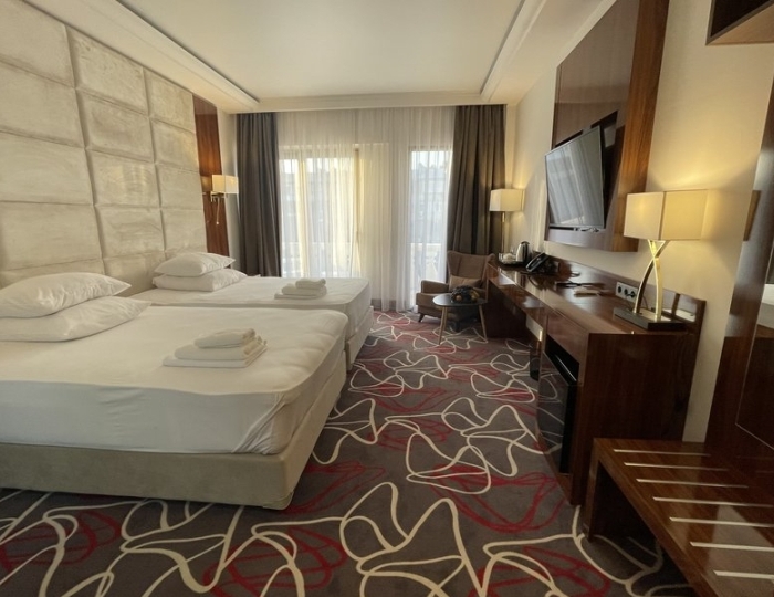 Комфорт 2-местный 1-комнатный комфорт с французским балконом (2 этаж) вид горы, город - Отель Гранд Отель Сухум / Grand Hotel Sukhum